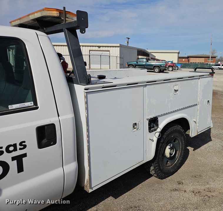 image for item DZ4308 2007 Ford F250 Super Duty utility bed pickup truck