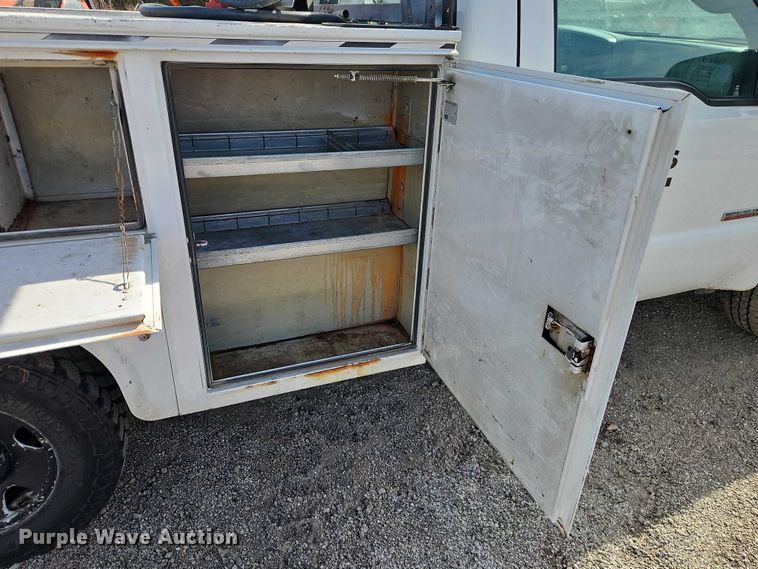 image for item DZ4308 2007 Ford F250 Super Duty utility bed pickup truck