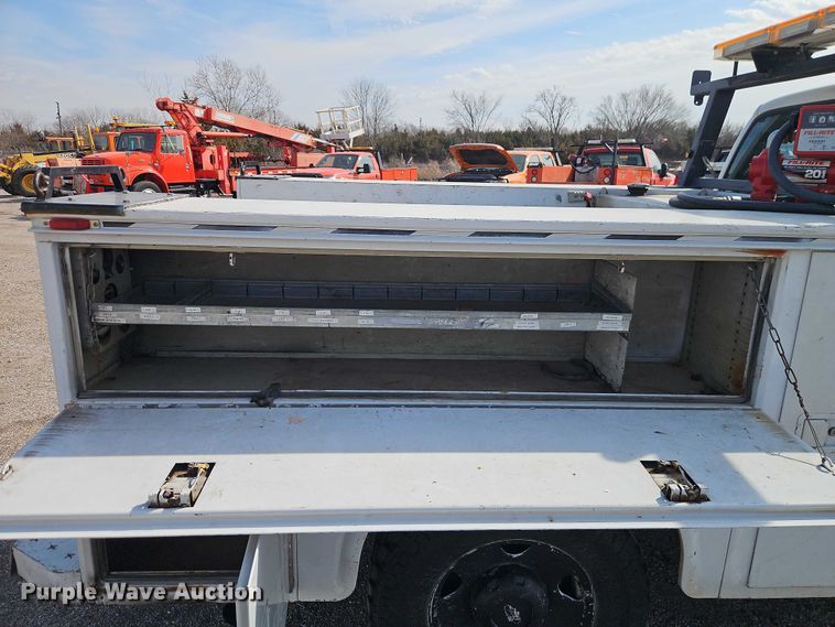 image for item DZ4308 2007 Ford F250 Super Duty utility bed pickup truck