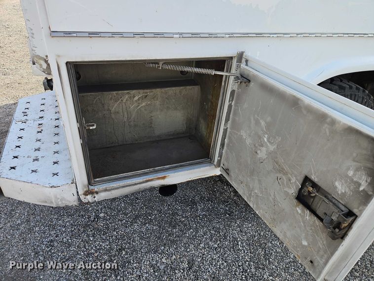 image for item DZ4308 2007 Ford F250 Super Duty utility bed pickup truck