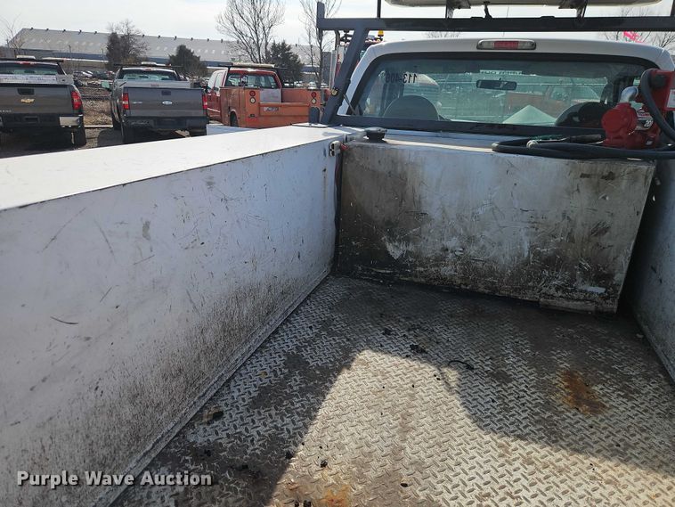 image for item DZ4308 2007 Ford F250 Super Duty utility bed pickup truck