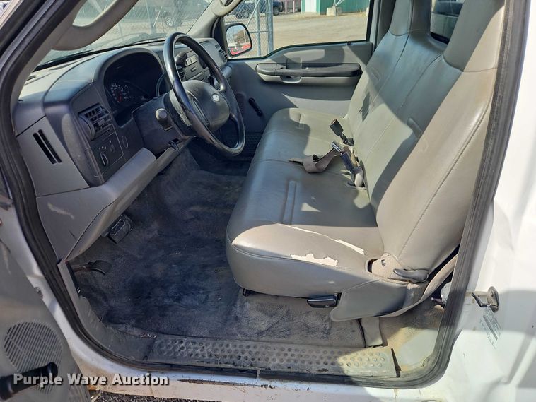 image for item DZ4308 2007 Ford F250 Super Duty utility bed pickup truck