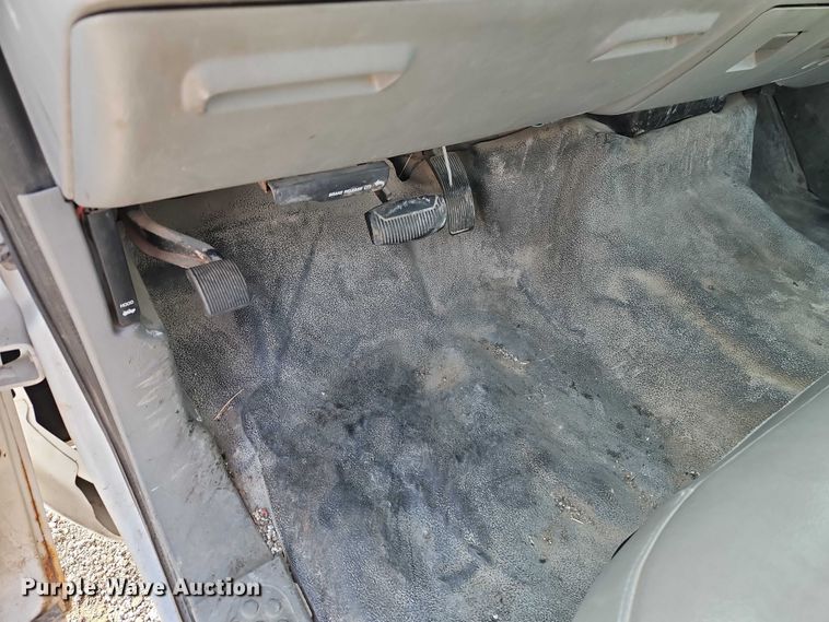 image for item DZ4308 2007 Ford F250 Super Duty utility bed pickup truck