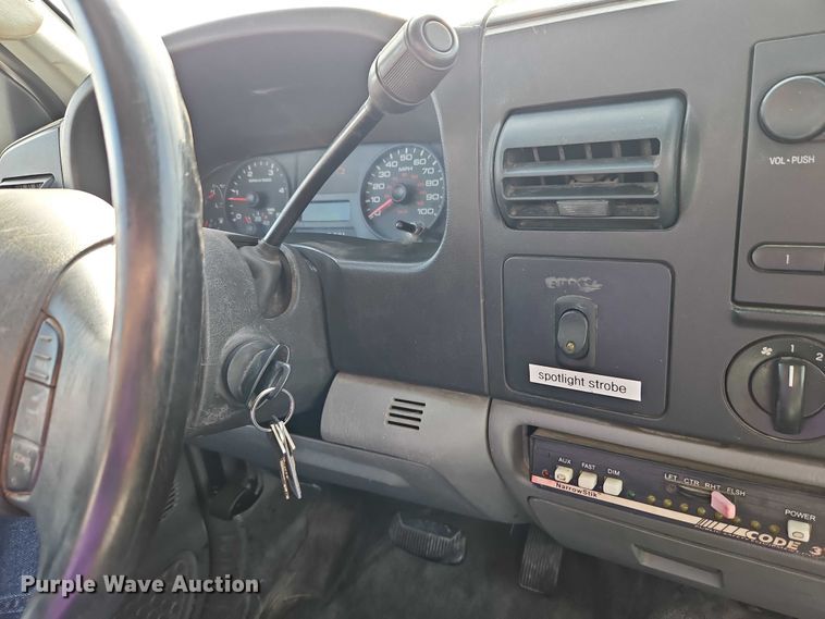 image for item DZ4308 2007 Ford F250 Super Duty utility bed pickup truck