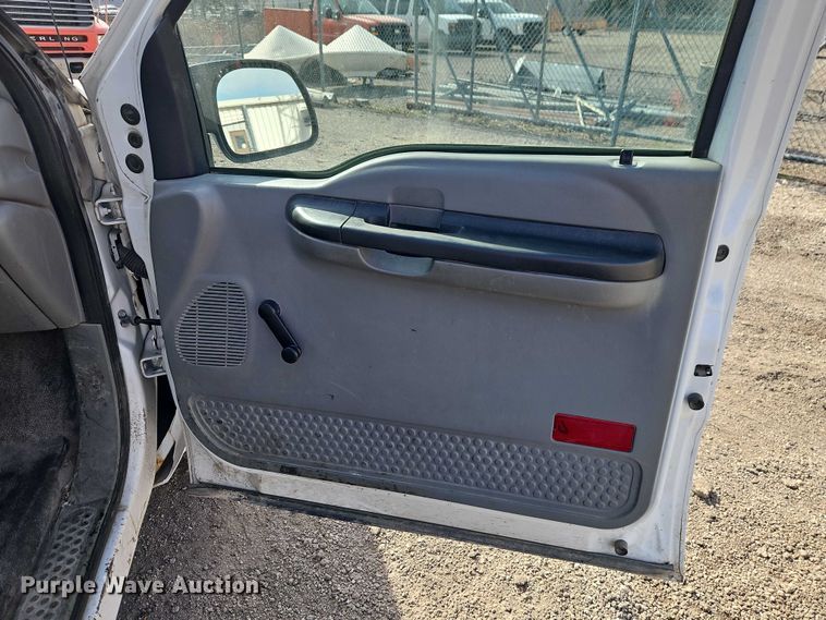 image for item DZ4308 2007 Ford F250 Super Duty utility bed pickup truck