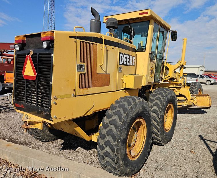 image for item DZ4310 2000 John Deere 770CH motor grader