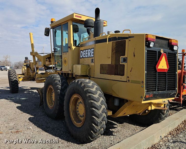 image for item DZ4310 2000 John Deere 770CH motor grader