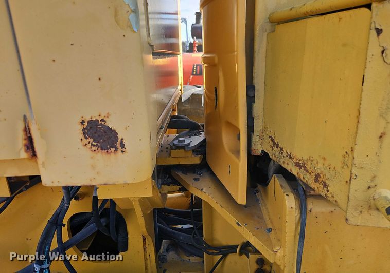 image for item DZ4310 2000 John Deere 770CH motor grader