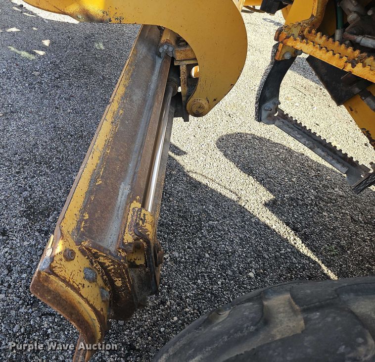 image for item DZ4310 2000 John Deere 770CH motor grader