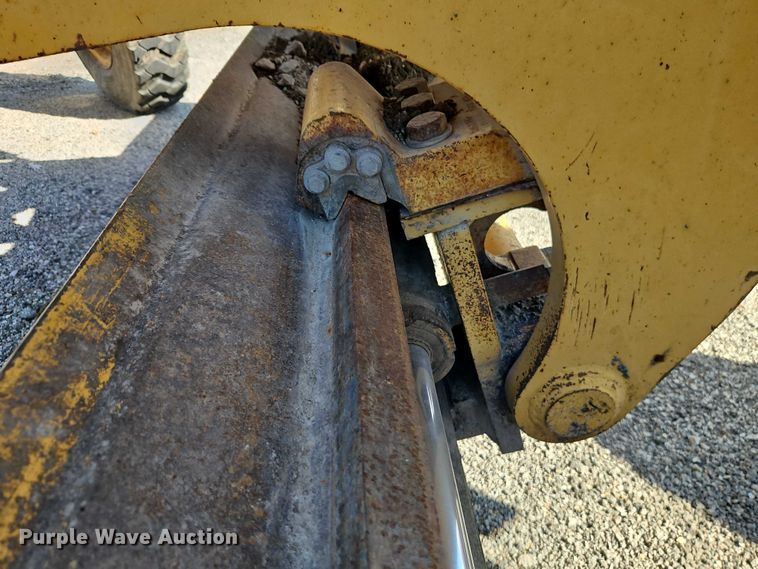 image for item DZ4310 2000 John Deere 770CH motor grader