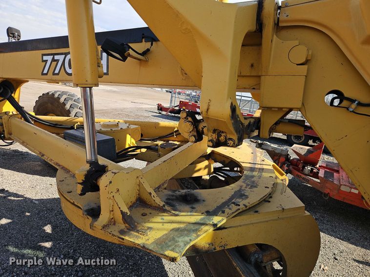 image for item DZ4310 2000 John Deere 770CH motor grader