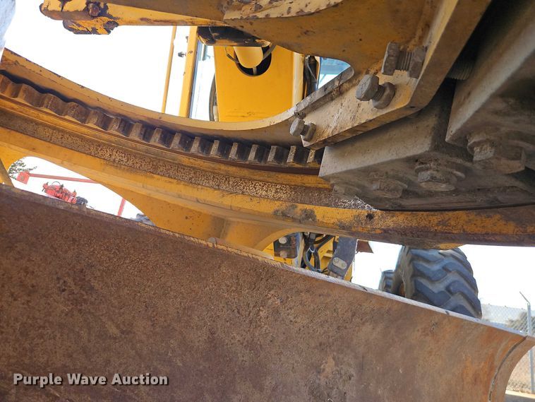 image for item DZ4310 2000 John Deere 770CH motor grader