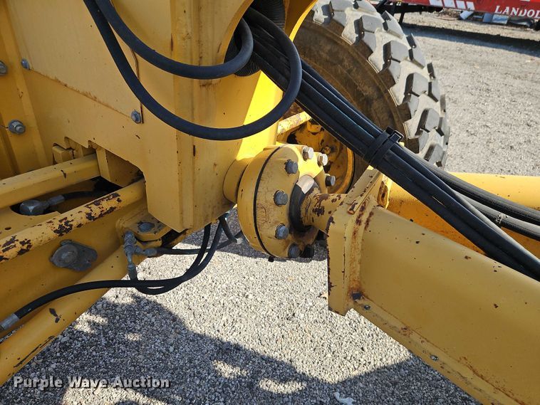 image for item DZ4310 2000 John Deere 770CH motor grader