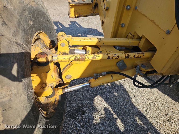 image for item DZ4310 2000 John Deere 770CH motor grader