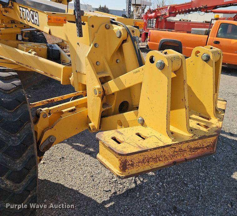 image for item DZ4310 2000 John Deere 770CH motor grader