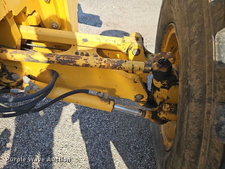 image for item DZ4310 2000 John Deere 770CH motor grader