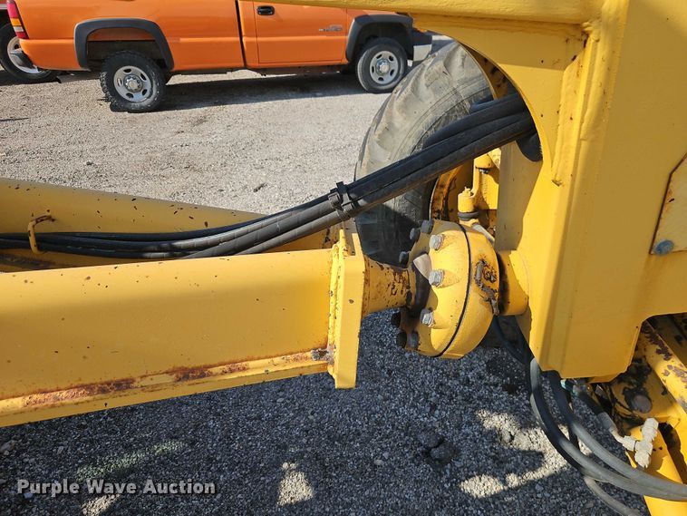 image for item DZ4310 2000 John Deere 770CH motor grader