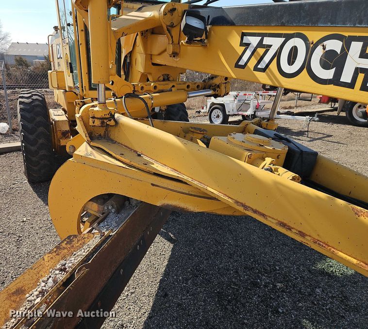 image for item DZ4310 2000 John Deere 770CH motor grader