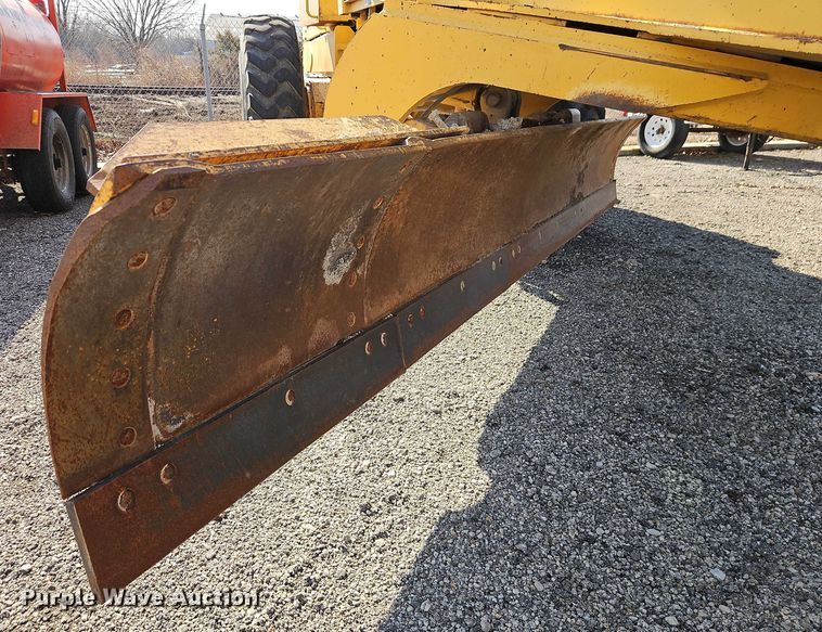 image for item DZ4310 2000 John Deere 770CH motor grader