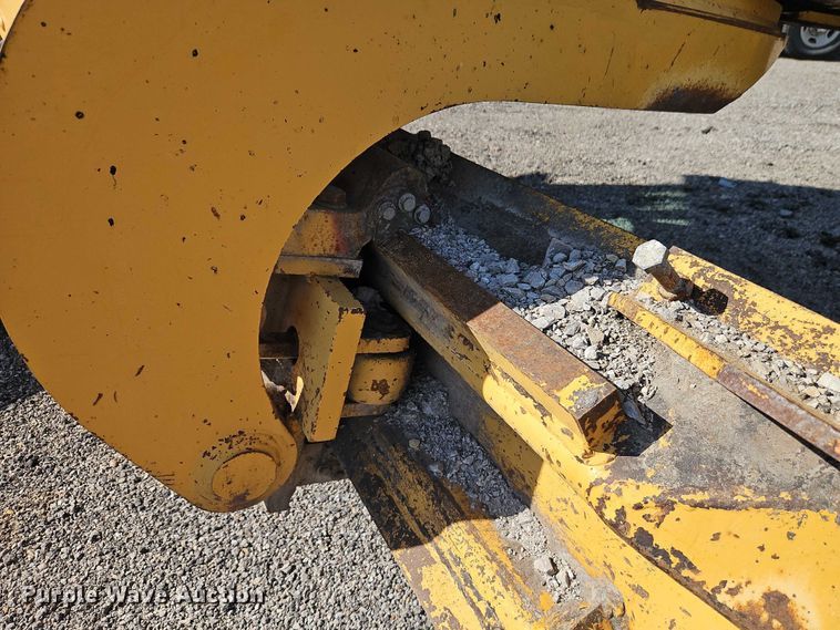 image for item DZ4310 2000 John Deere 770CH motor grader