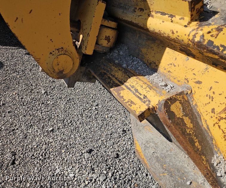 image for item DZ4310 2000 John Deere 770CH motor grader