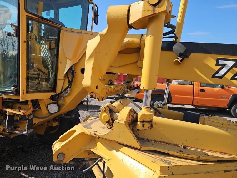 image for item DZ4310 2000 John Deere 770CH motor grader