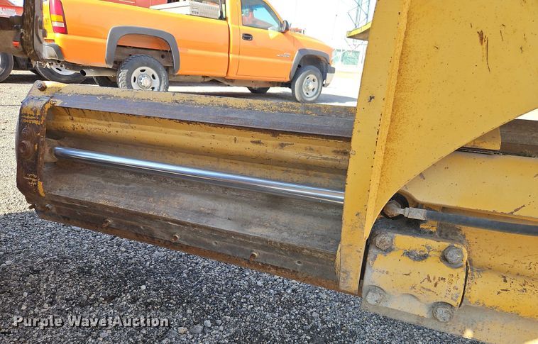 image for item DZ4310 2000 John Deere 770CH motor grader