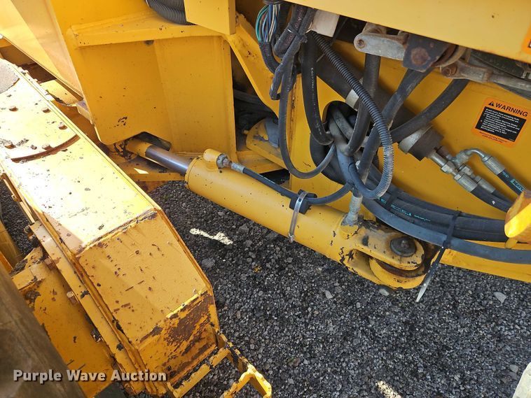 image for item DZ4310 2000 John Deere 770CH motor grader