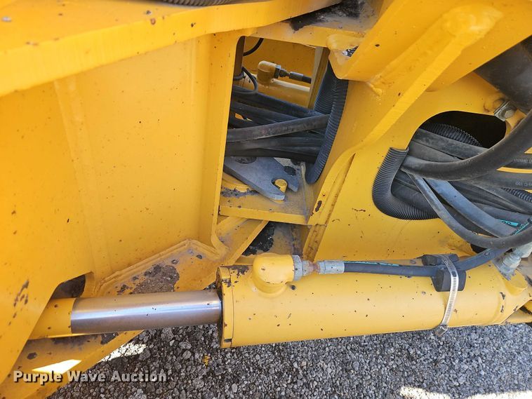 image for item DZ4310 2000 John Deere 770CH motor grader