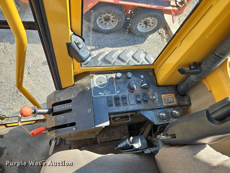 image for item DZ4310 2000 John Deere 770CH motor grader