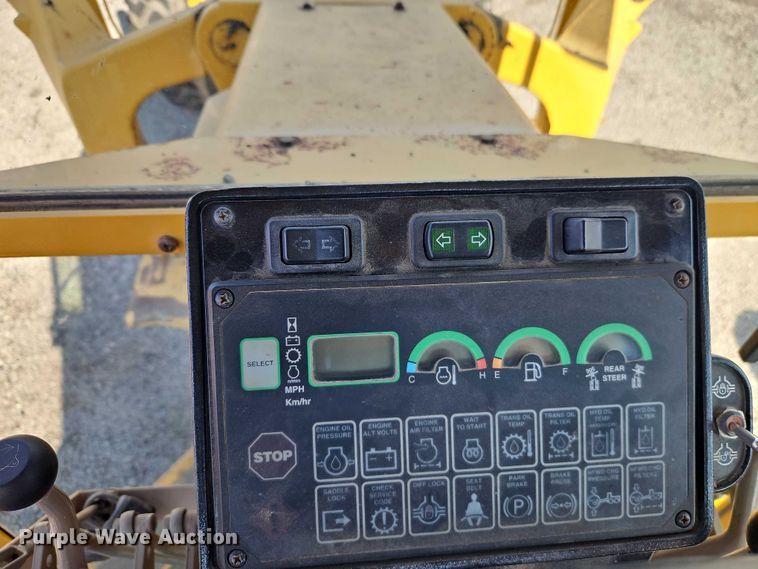 image for item DZ4310 2000 John Deere 770CH motor grader