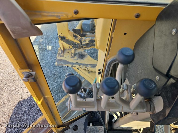 image for item DZ4310 2000 John Deere 770CH motor grader