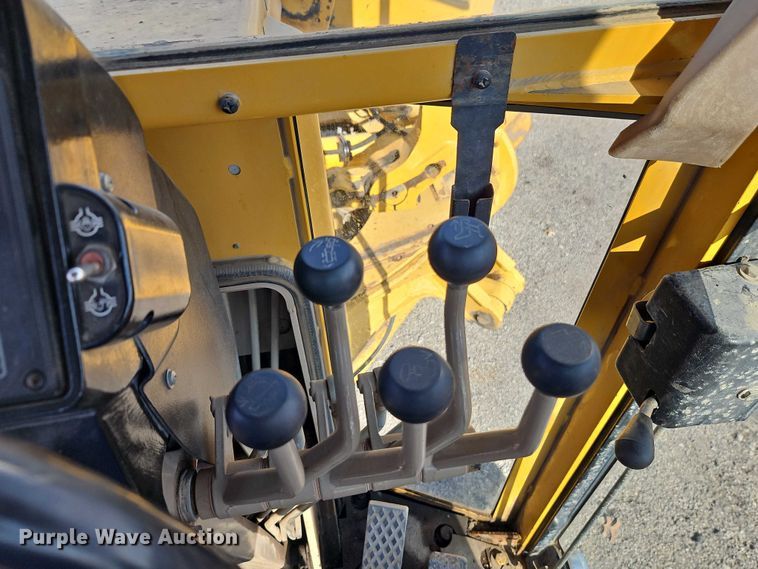 image for item DZ4310 2000 John Deere 770CH motor grader