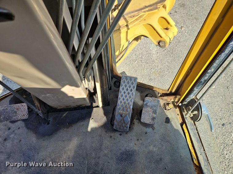 image for item DZ4310 2000 John Deere 770CH motor grader