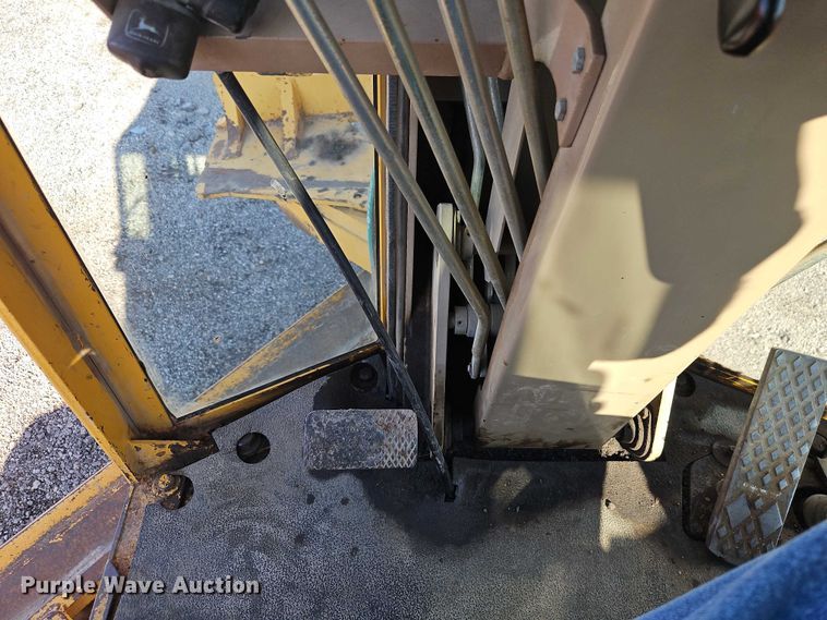 image for item DZ4310 2000 John Deere 770CH motor grader