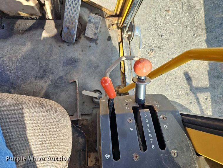 image for item DZ4310 2000 John Deere 770CH motor grader