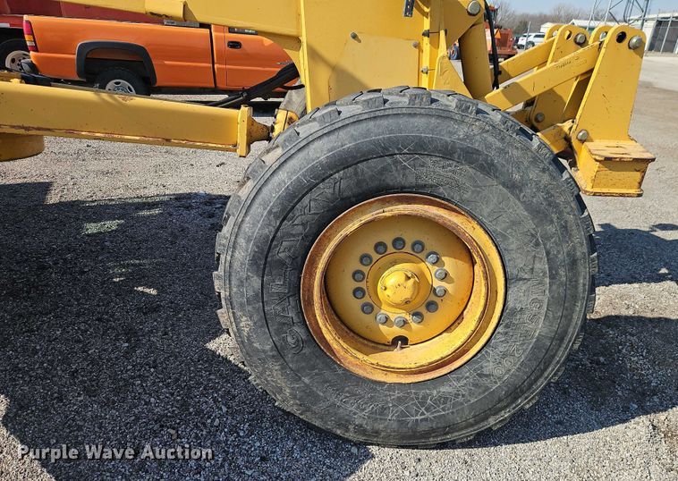 image for item DZ4310 2000 John Deere 770CH motor grader