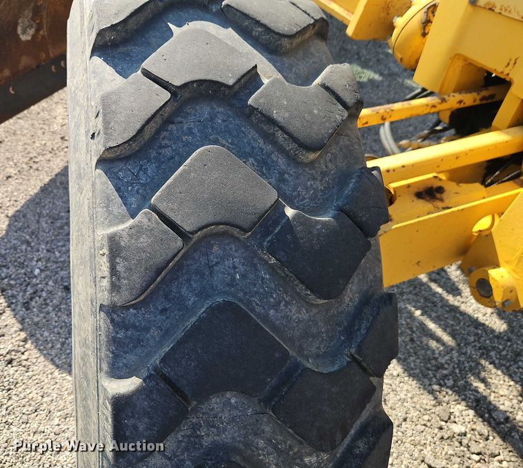 image for item DZ4310 2000 John Deere 770CH motor grader