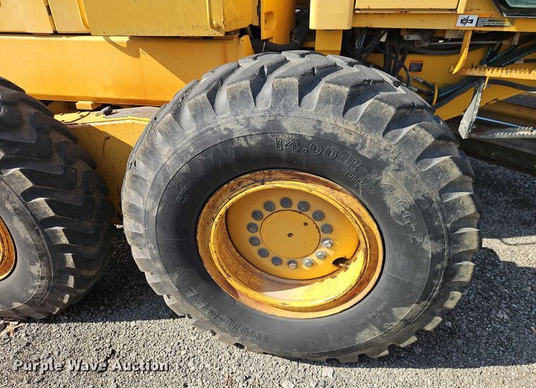 image for item DZ4310 2000 John Deere 770CH motor grader