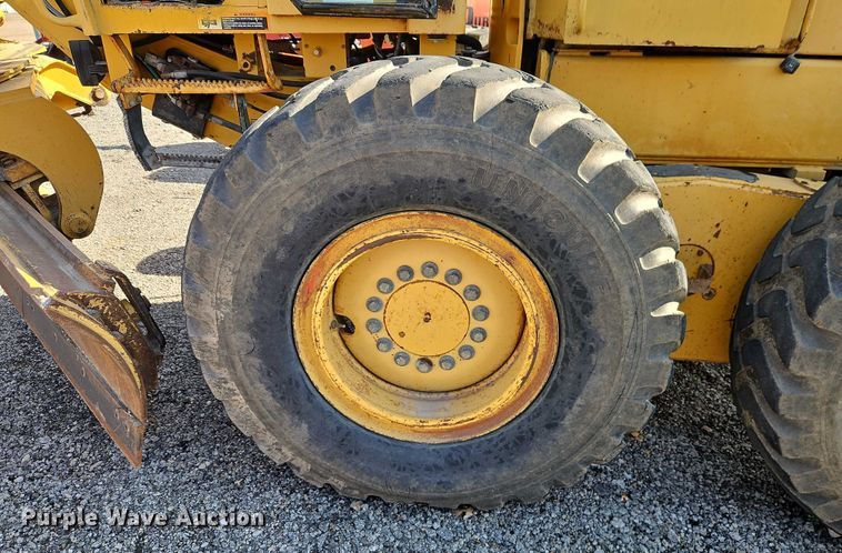 image for item DZ4310 2000 John Deere 770CH motor grader