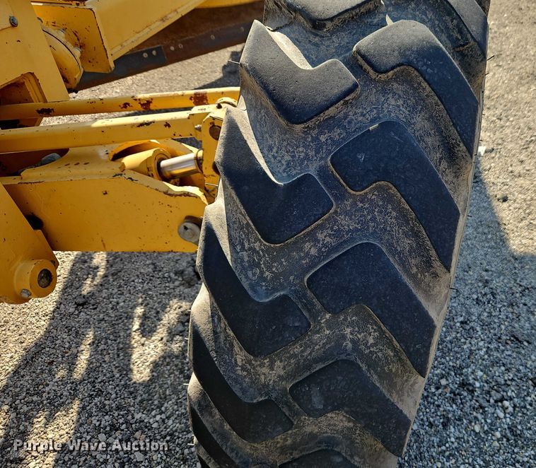 image for item DZ4310 2000 John Deere 770CH motor grader