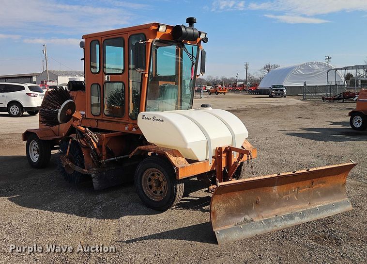 image for item DZ4312 2009 Broce Broom RJ350 broom