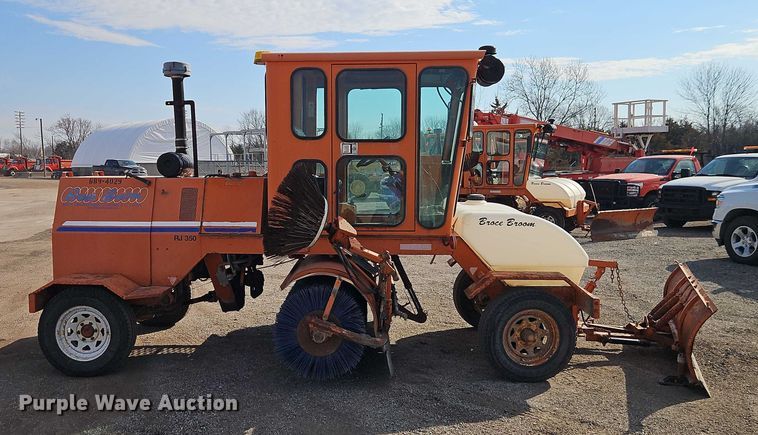 image for item DZ4312 2009 Broce Broom RJ350 broom