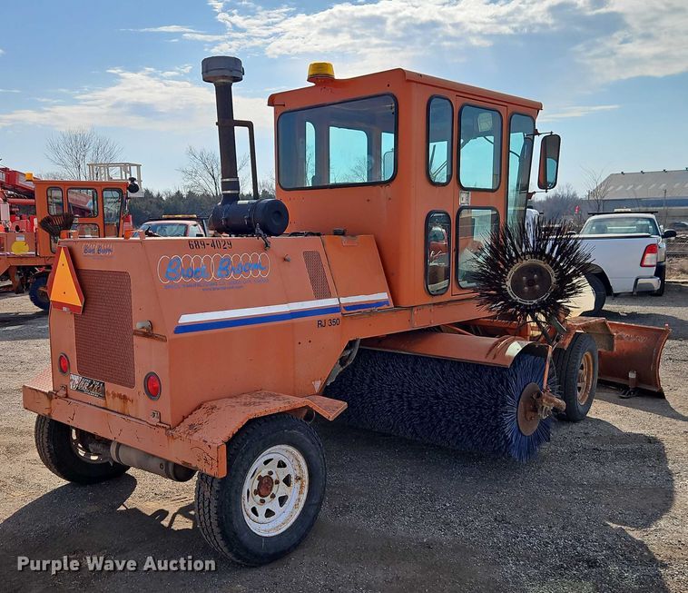 image for item DZ4312 2009 Broce Broom RJ350 broom