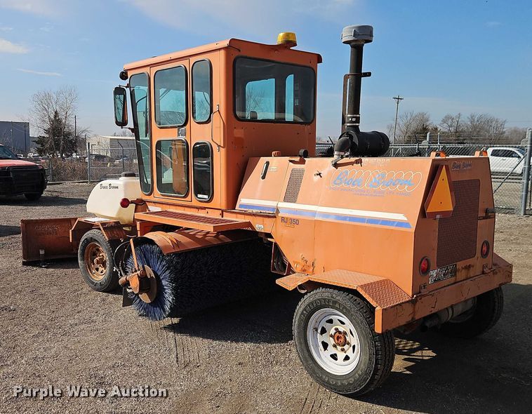 image for item DZ4312 2009 Broce Broom RJ350 broom