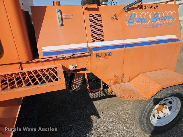 image for item DZ4312 2009 Broce Broom RJ350 broom