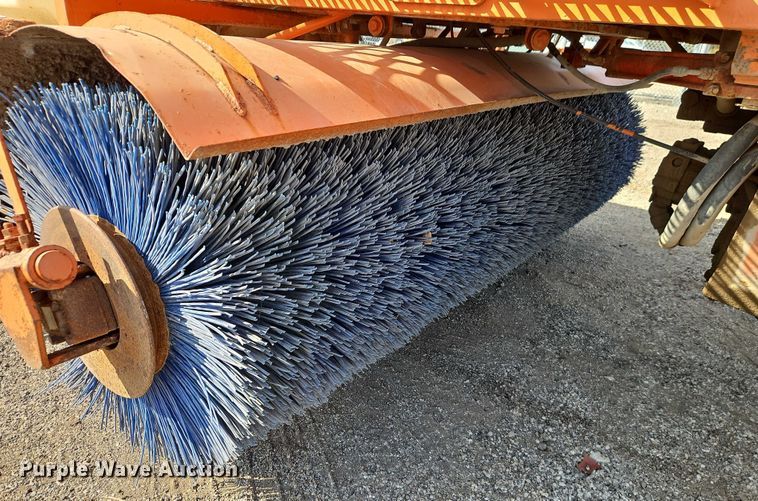 image for item DZ4312 2009 Broce Broom RJ350 broom