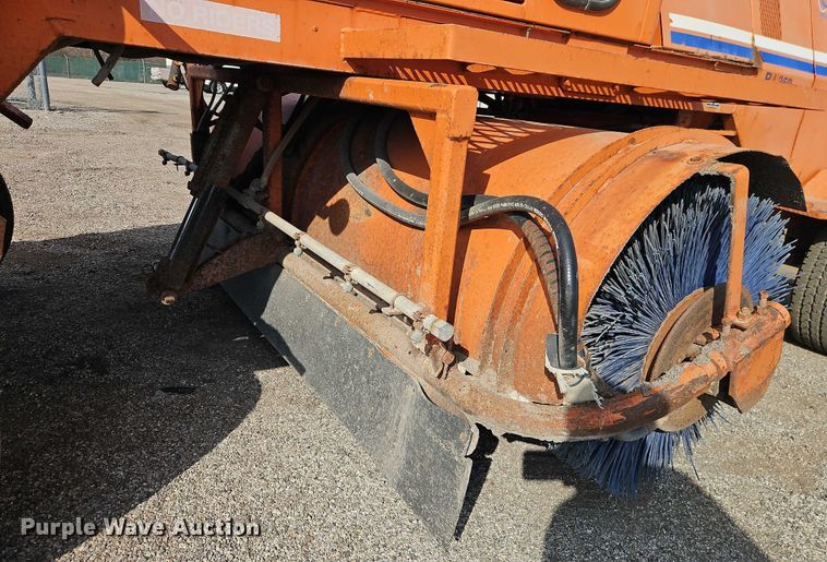 image for item DZ4312 2009 Broce Broom RJ350 broom