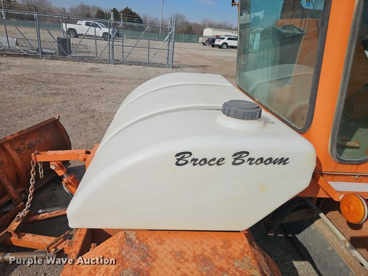 image for item DZ4312 2009 Broce Broom RJ350 broom