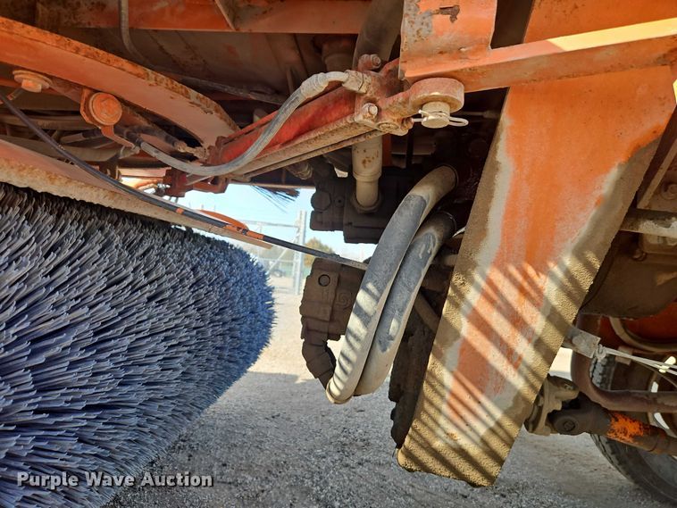 image for item DZ4312 2009 Broce Broom RJ350 broom